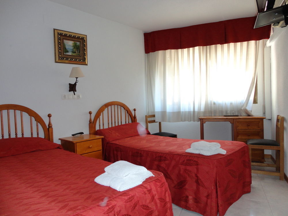 Pension Venecia Pinto Bagian luar foto