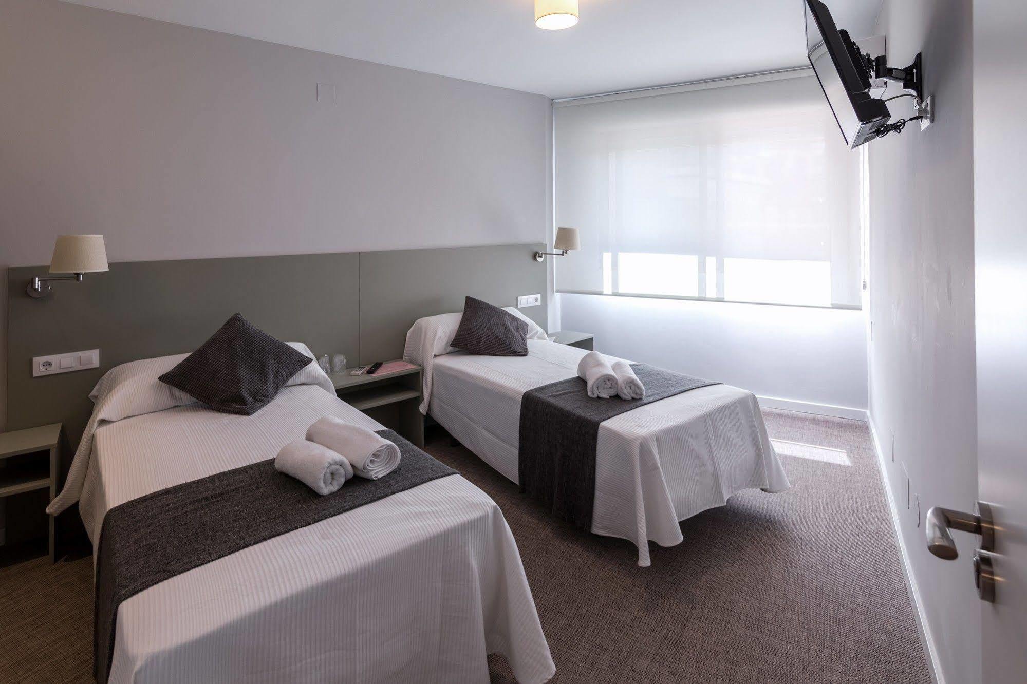 Pension Venecia Pinto Bagian luar foto