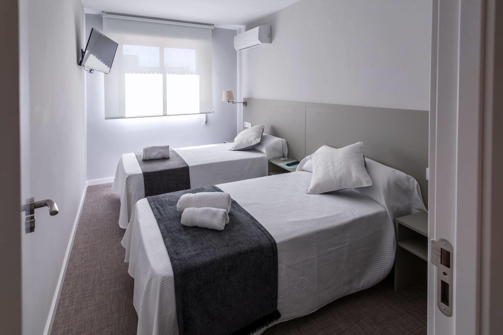 Pension Venecia Pinto Bagian luar foto